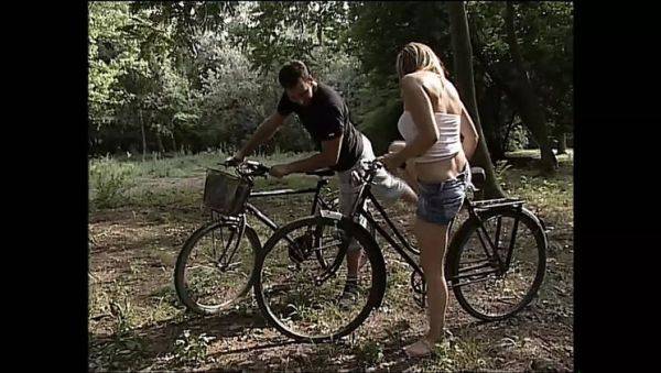 Liz Honey's Wild Bachelorette Party - Episode 2: Blowjob, Cumshot & Facial Fun - porntry.com on freevids.org