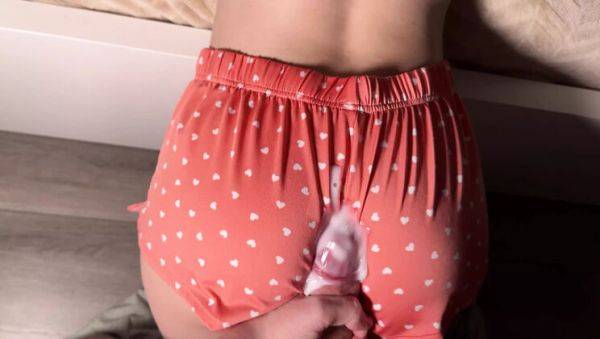 Stepsister Says Don't Stick It In! But Rubbing Her Wet Pussy Feels Too Good - Mia Foster - veryfreeporn.com on freevids.org