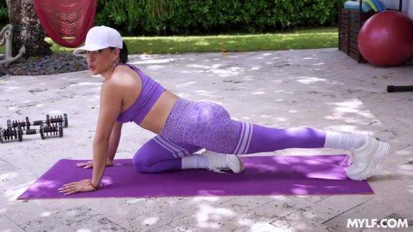 Perfect Ass, Perfect Form 2 - videomanysex.com on freevids.org