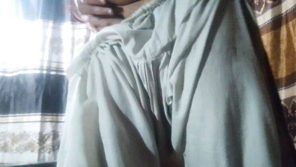 Hot Desi Bhabhi Sucks Neighbor's Brother and Takes His Goods - porntry.com - India on freevids.org