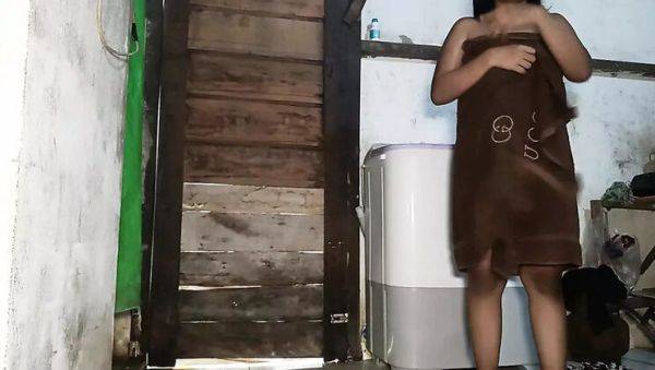 Hot Indonesian Housewife Cheats with Brother-in-Law in Steamy Fuck Session - porntry.com - Indonesia on freevids.org