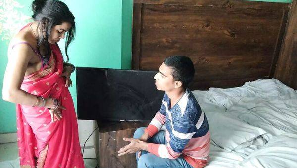 TV Mechanic Gives Free Service to Housewife at Home Without Taking Money - Hot Shower Scene - xxxfiles.com on freevids.org