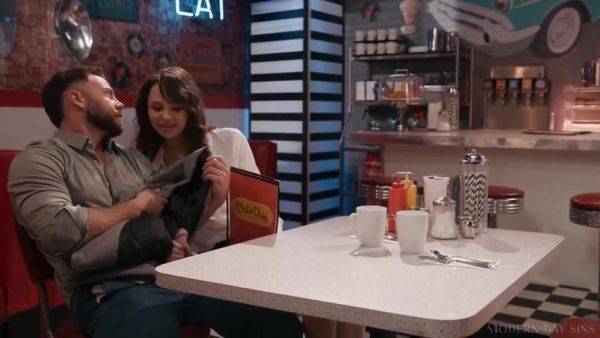 Liz Jordan Sneaking Around At The Diner - videomanysex.com - Jordan on freevids.org