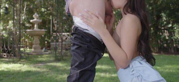 A cute picnic turns into a hot outdoor fuckfest in this HUSTLER Unlimited exclusive! - inxxx.com on freevids.org