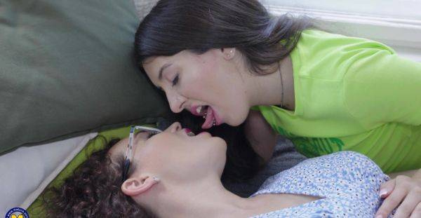 Sensual babe and her horny mom mix perversions in mutual lezzie kinks - alphaporno.com on freevids.org