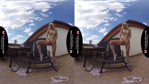 Solo Blonde Beauty Is Masturbating, In Vr With Virtual Reality And Lena Love - videohdzog.com on freevids.org