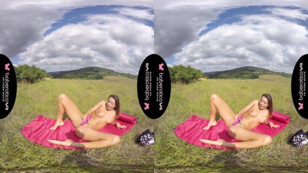 Vanessa Decker And Virtual Reality In Solo Girl Masturbates Outdoors, In Vr - videohdzog.com on freevids.org