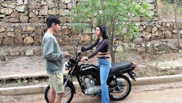 Helping Hot Stranger Girl With Her New Bike, Then Fucking Her In My Apartment - Jean Paul & Juliana Palvin - porntry.com on freevids.org