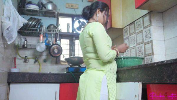 Hot Indian Stepsister Pinki Cute Fucked Hard in Kitchen During Photoshoot - Big Ass, Tight Pussy, and Creampie - xxxfiles.com - India on freevids.org