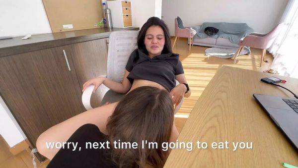 Lesbian Office Affair: Latina Boss Seduces Teen Secretary for a Raise - veryfreeporn.com - Colombia on freevids.org