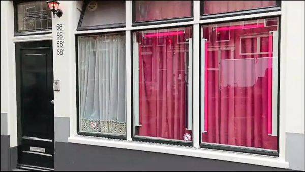 Amsterdam Red Light Hookup: Laura Dee Takes Off Condom for Creampie - porntry.com on freevids.org