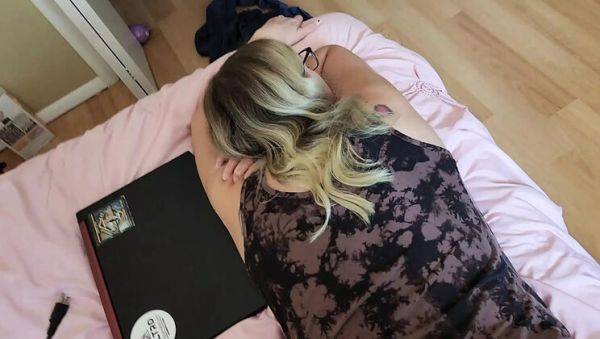 Hot Blonde MILF Mama_Foxx94 Goes Wild - Big Ass Twerking & Real Orgasm - xxxfiles.com - Usa on freevids.org