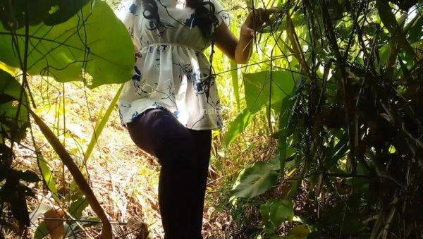 Horny Sri Lankan Couple Fucks Hard Outdoor - First Time Sex in Jungle - xxxfiles.com - Sri Lanka on freevids.org