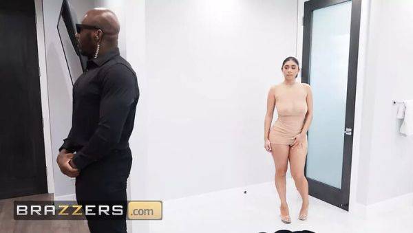 Violet Myers Flashes Her Tight Asshole For Paparazzi - Brazzers - xxxfiles.com on freevids.org