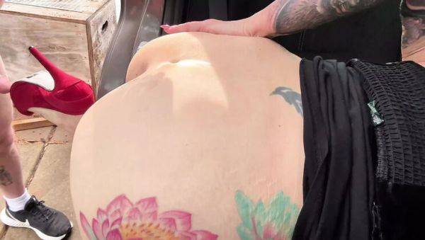 MILF Molly McSquirts Gets Fucked Hard by Uber Driver in Driveway - Squirting & Cumshot - xxxfiles.com on freevids.org