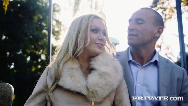 MILF Camgirl Surprised by Husband - veryfreeporn.com on freevids.org