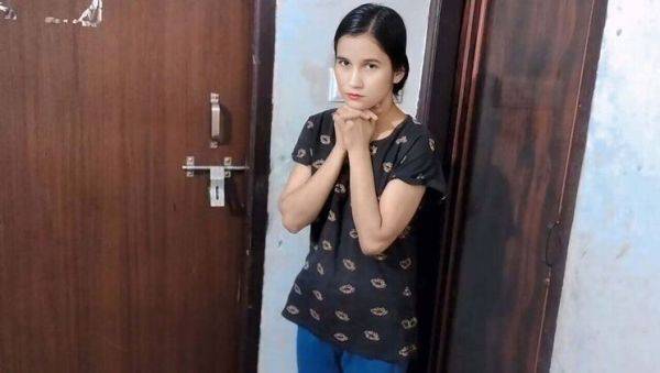 Desi Step Sister Fucked Hard After Chocolate Temptation - Naasrin Khan - porntry.com - India on freevids.org