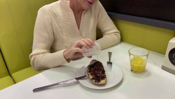 Mature MILF in Restaurant Eats Cum Off Food - Huge Cumshot Close-Up - veryfreeporn.com - Russia on freevids.org