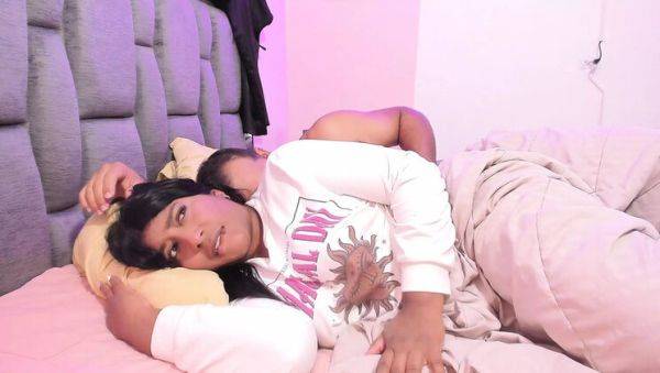 Stepbrother Fucks Stepsister Hard To Warm Her Up - Rough Missionary & Doggy Sex - veryfreeporn.com - India - Colombia on freevids.org