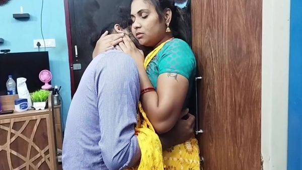 Mallu Hot Girl Half Saree Romance With Lip Lock, Desi Malayali Girl Half Saree Hot Romance With Lip Lock, Mallu Couple With Hot Kiss - desi-porntube.com - India on freevids.org