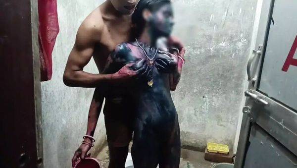 Desi Bhabhi Sarita Fucked Hard in Bathroom During Holi Festival - Devar Bhabhi Sex - veryfreeporn.com - India on freevids.org