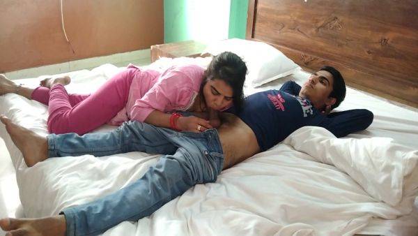 Big Pussy In Delhii Wali Housewifee Se Husbaand Ne Maaje Kiiye Aur Gaandi Gandi Baate Karke Big Cock Se Pussy Ko Choda - desi-porntube.com - India on freevids.org