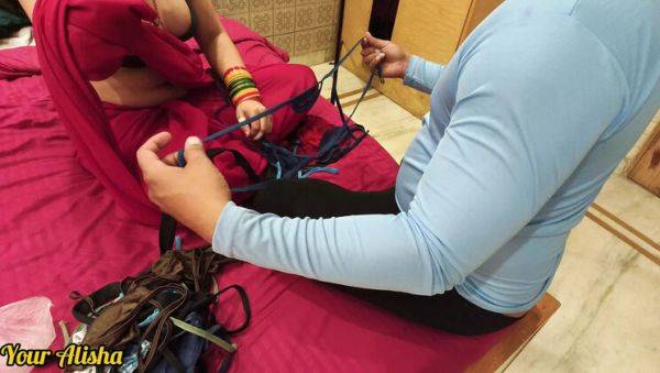 Bra Salesman Fucks Housewife - Indian MILF Gets Creampie in Homemade 4K - xxxfiles.com - India on freevids.org