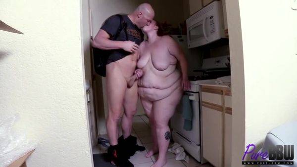 Julie Ginger - Breaking In The New Apartment - videomanysex.com on freevids.org