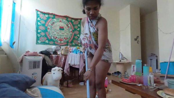 Sexy ebony maid Belle11 cleans naked - amateur big ass babe - xxxfiles.com - France on freevids.org