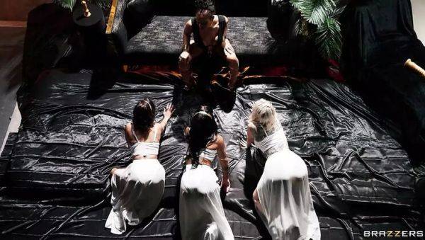 Kira Noir Threesome Fuck with Jesse Pony & Nichole Saphir - Big Tits, Blowjob & Cumshot - xxxfiles.com on freevids.org