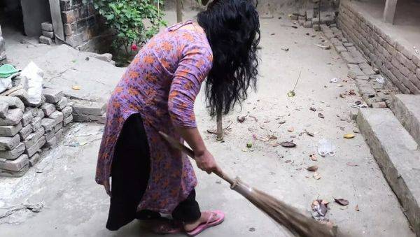 Desi Aunty Gets Anal Fuck in the Yard - Tight Pussy Doggy Style - Indian Mature Sex - xxxfiles.com - India on freevids.org