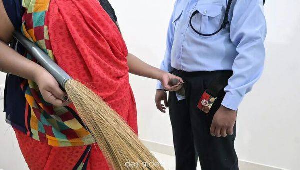 Desi Maid Gives Hot Handjob To Security Guard In Hotel Room - veryfreeporn.com - India on freevids.org