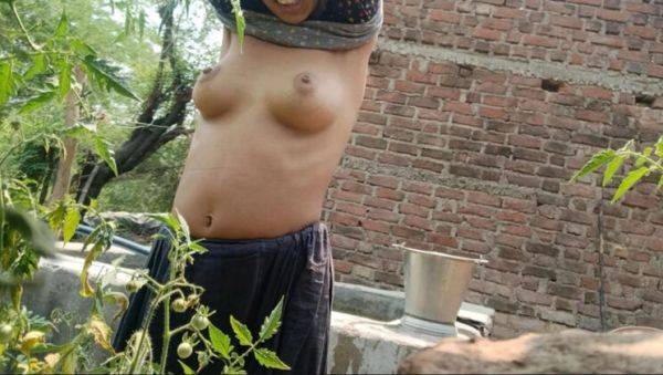 Desi Bhabhi Seema Hot Bath Sex - Devar Caught Her Naked & Fucked Hard - veryfreeporn.com - India on freevids.org