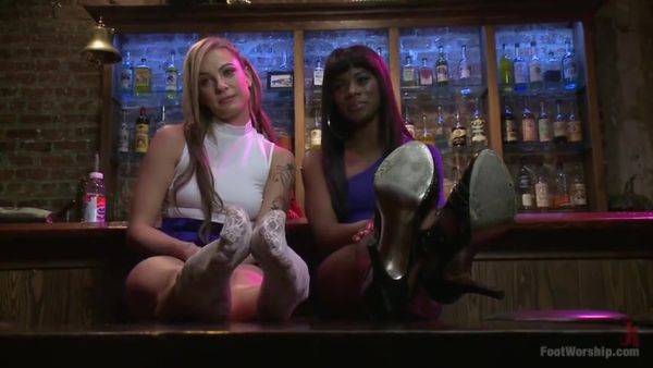 Ana Foxxx Total Foot Hottie Ana Fucks Dahlias Tight Hole - videomanysex.com on freevids.org