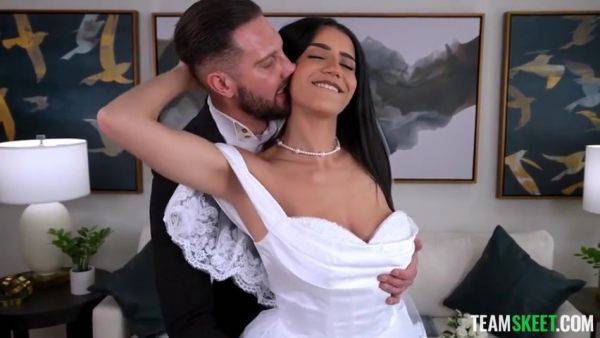 Roxie Sinner Is Desperate To Get Pounded - videomanysex.com on freevids.org