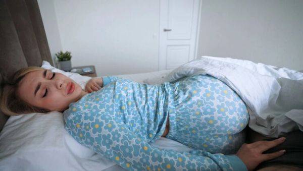 Step Mom Jenny Lux Wakes Me Up With A Hot Blowjob & Creampie - xxxfiles.com on freevids.org