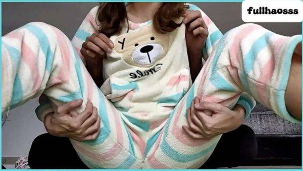 Stepdad Fingers Teen Stepdaughter's Tight Pussy in Risky Homemade Pajama Sex - veryfreeporn.com on freevids.org