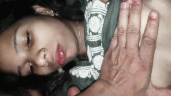 Indian Couple Sexy Girls Lollipop Chuso - desi-porntube.com - India on freevids.org