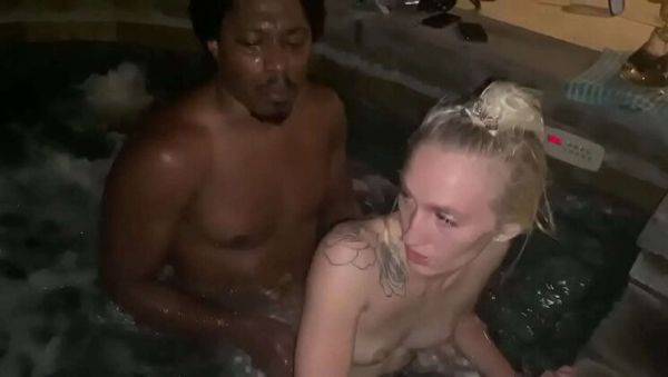 Blonde babe Victoria Gracen gets wild with Lord Panda in steamy hot tub - porntry.com on freevids.org