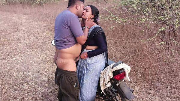 Hot Desi Kavita Bhabhi Fucked Hard Doggy Style in Jungle - Indian Aunty Outdoor Sex - veryfreeporn.com - India on freevids.org