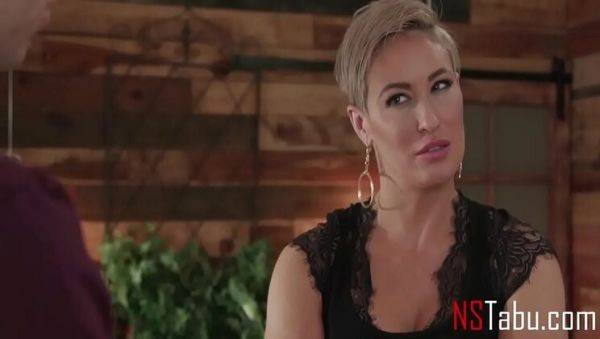 Busty Step Mom Ryan Keely Seduces with Pussy Licking & Hardcore Taboo Sex - veryfreeporn.com on freevids.org