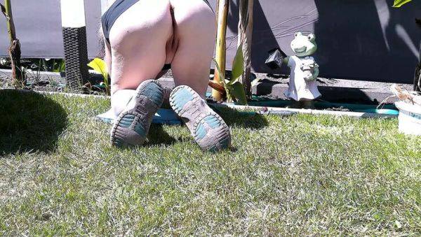 Hot German MILF SimoneLive1 Naked Behind Hedge - Amateur Outdoor Peeping - xxxfiles.com - Germany on freevids.org