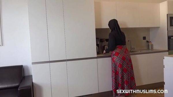 Busty Muslim BBW Krystal Swift Fucks Step Brother In Law - xxxfiles.com on freevids.org