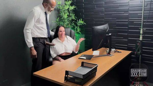Iluv Shauna Gets Fucked Hard on Office Desk - BBC Creampie BTS - xxxfiles.com on freevids.org