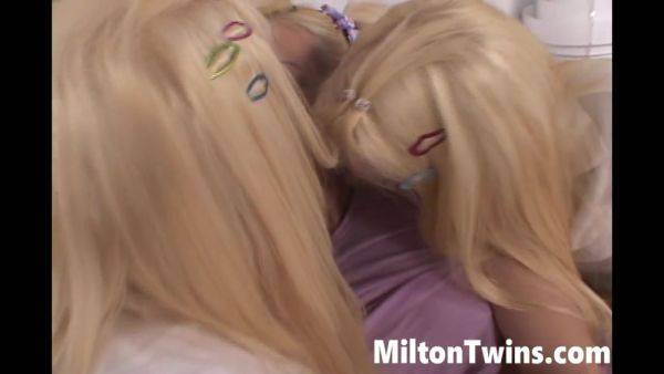 Milton Twins Threesome Lesbian Fingering - hotmovs.com on freevids.org