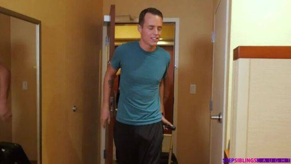 Family Vacation - S4:E5 - veryfreeporn.com on freevids.org