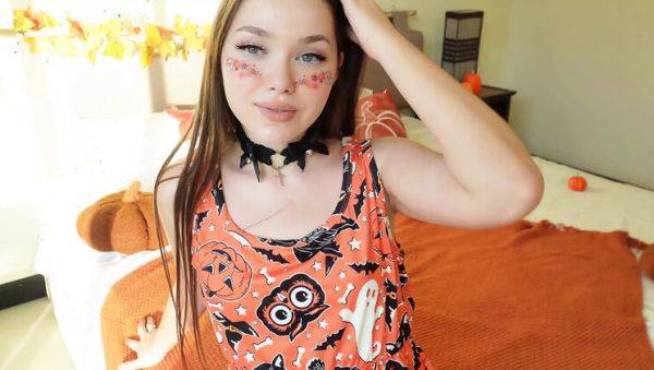 Arina Love Fingering Her Tight Pussy & Moaning Louder Until Hard Orgasm on Bed - xxxfiles.com on freevids.org