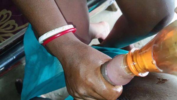 Desi Housewife Gets Her Ass Fucked After Oil Massage - Yousokhona - porntry.com - India on freevids.org