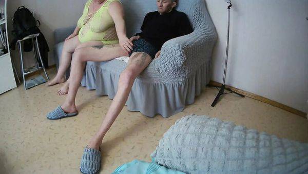 Stepmom Deep Throat Cock Sucking and Cum Swallowing - veryfreeporn.com - Russia on freevids.org