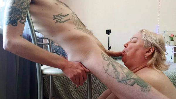 Zona901 Russian MILF Friend Takes Cum in Mouth and Face Blowjob - porntry.com - Russia on freevids.org